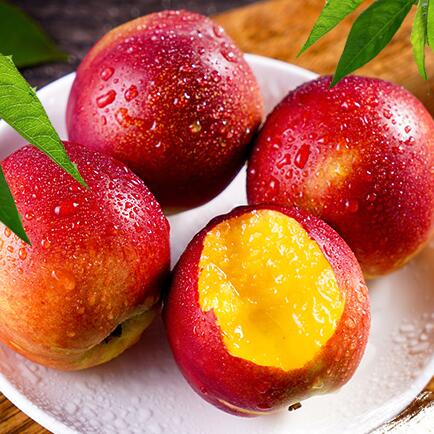 黄油桃 新鲜桃子现摘水果